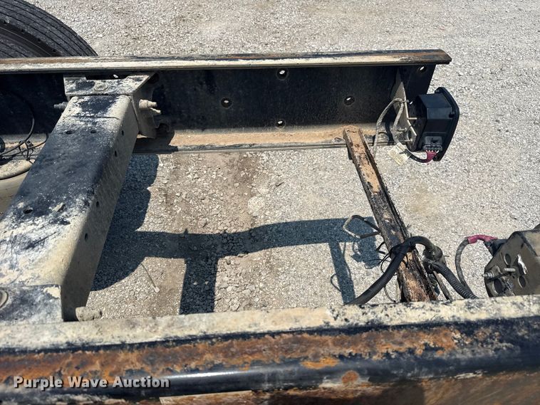 image for item DS3874 2019 Peterbilt 348 truck cab and chassis