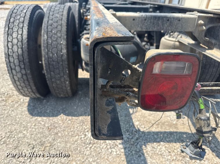 image for item DS3874 2019 Peterbilt 348 truck cab and chassis
