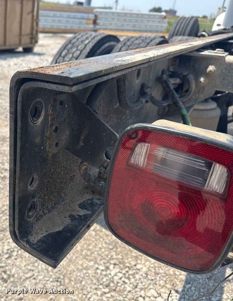 image for item DS3874 2019 Peterbilt 348 truck cab and chassis