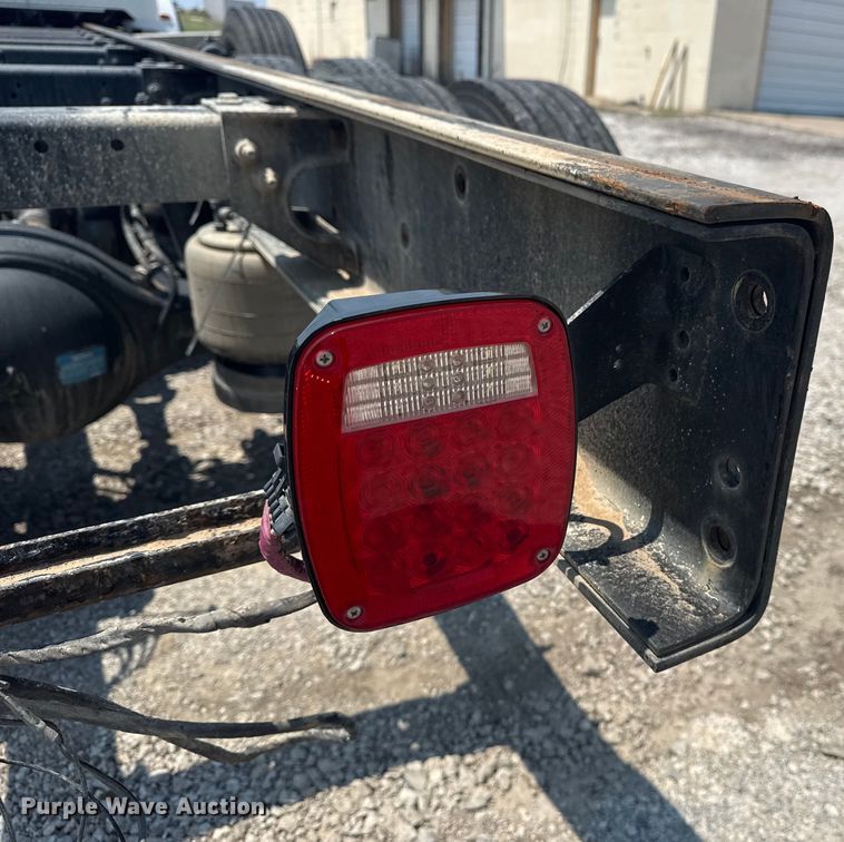 image for item DS3874 2019 Peterbilt 348 truck cab and chassis