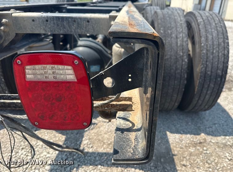 image for item DS3874 2019 Peterbilt 348 truck cab and chassis