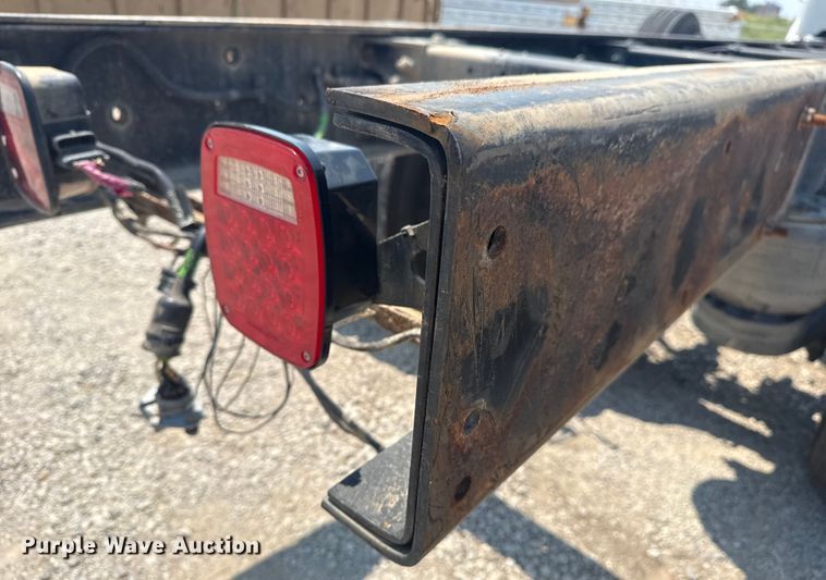 image for item DS3874 2019 Peterbilt 348 truck cab and chassis