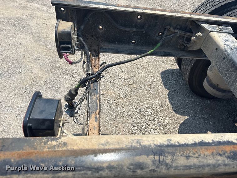 image for item DS3874 2019 Peterbilt 348 truck cab and chassis