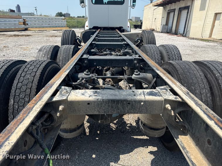 image for item DS3874 2019 Peterbilt 348 truck cab and chassis