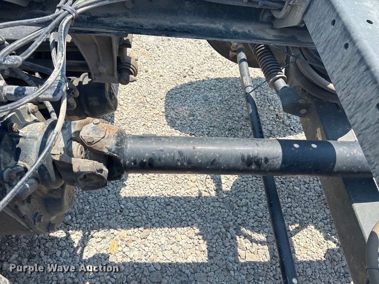 image for item DS3874 2019 Peterbilt 348 truck cab and chassis