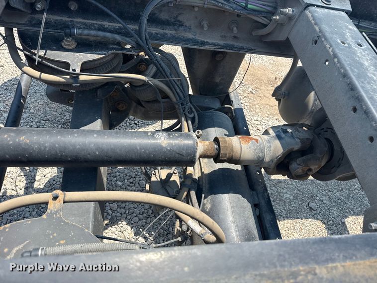 image for item DS3874 2019 Peterbilt 348 truck cab and chassis