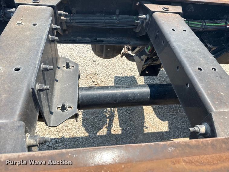 image for item DS3874 2019 Peterbilt 348 truck cab and chassis