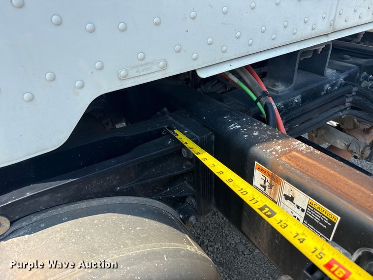 image for item DS3874 2019 Peterbilt 348 truck cab and chassis