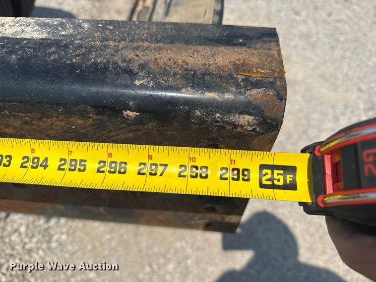 image for item DS3874 2019 Peterbilt 348 truck cab and chassis