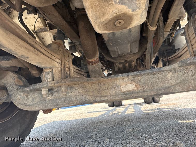 image for item DS3874 2019 Peterbilt 348 truck cab and chassis