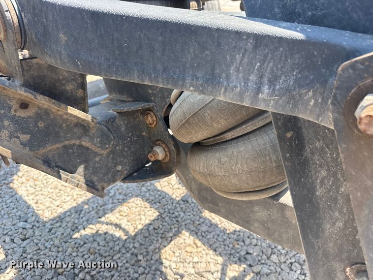 image for item DS3874 2019 Peterbilt 348 truck cab and chassis