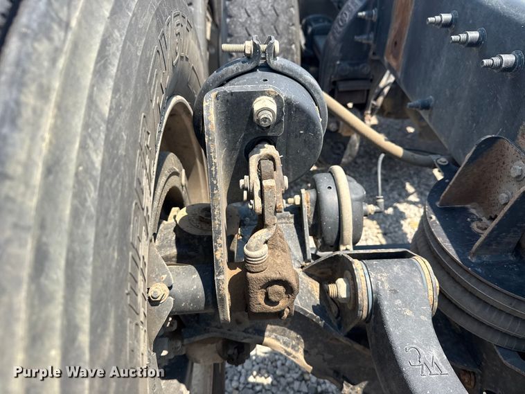 image for item DS3874 2019 Peterbilt 348 truck cab and chassis