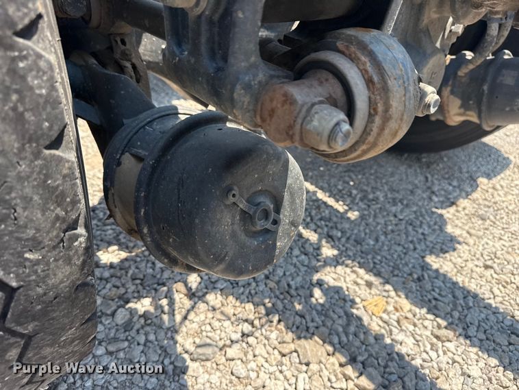 image for item DS3874 2019 Peterbilt 348 truck cab and chassis