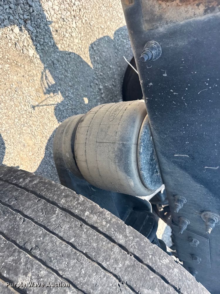 image for item DS3874 2019 Peterbilt 348 truck cab and chassis