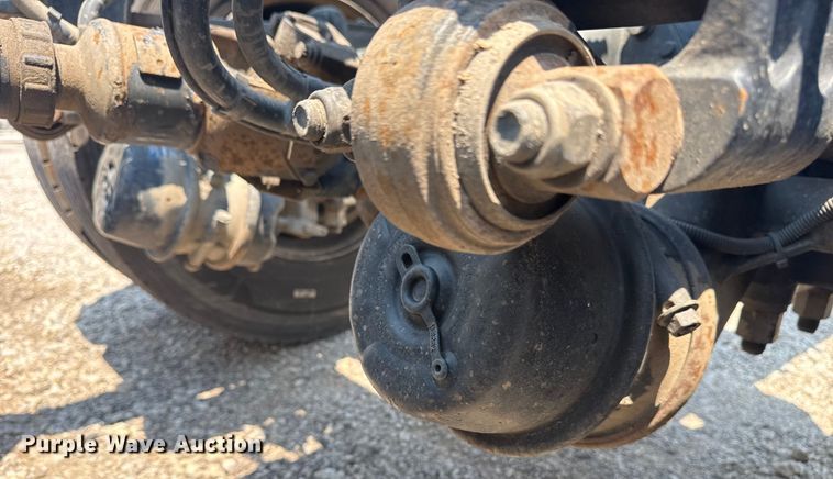 image for item DS3874 2019 Peterbilt 348 truck cab and chassis