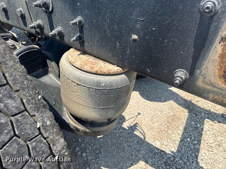 image for item DS3874 2019 Peterbilt 348 truck cab and chassis