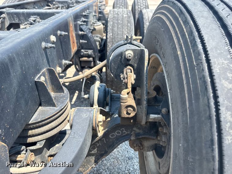 image for item DS3874 2019 Peterbilt 348 truck cab and chassis