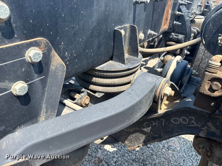 image for item DS3874 2019 Peterbilt 348 truck cab and chassis