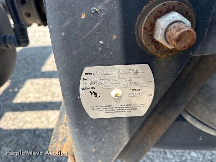 image for item DS3874 2019 Peterbilt 348 truck cab and chassis