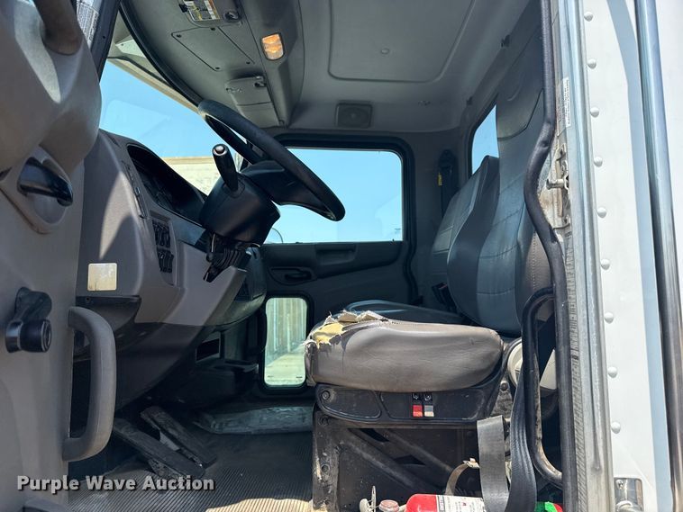 image for item DS3874 2019 Peterbilt 348 truck cab and chassis