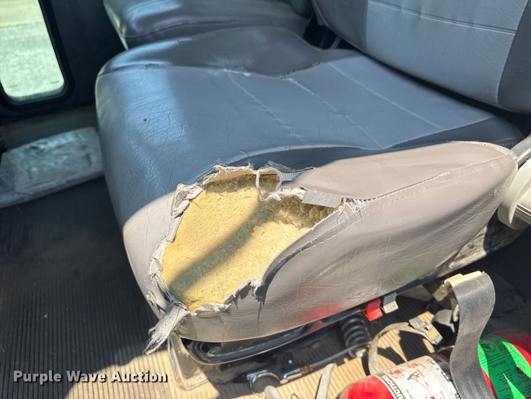 image for item DS3874 2019 Peterbilt 348 truck cab and chassis