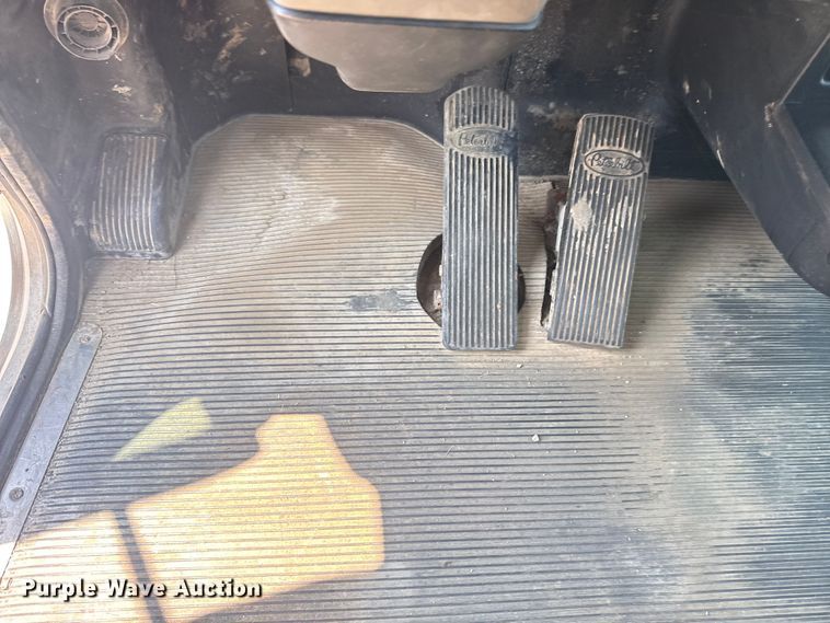 image for item DS3874 2019 Peterbilt 348 truck cab and chassis