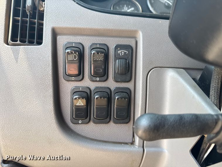 image for item DS3874 2019 Peterbilt 348 truck cab and chassis