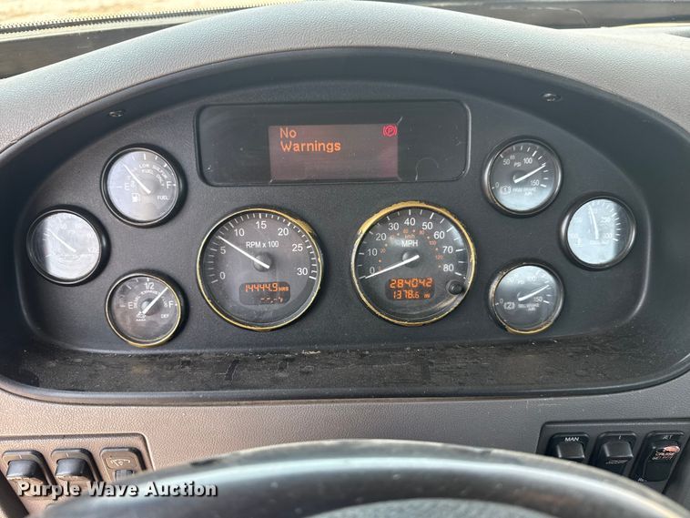 image for item DS3874 2019 Peterbilt 348 truck cab and chassis