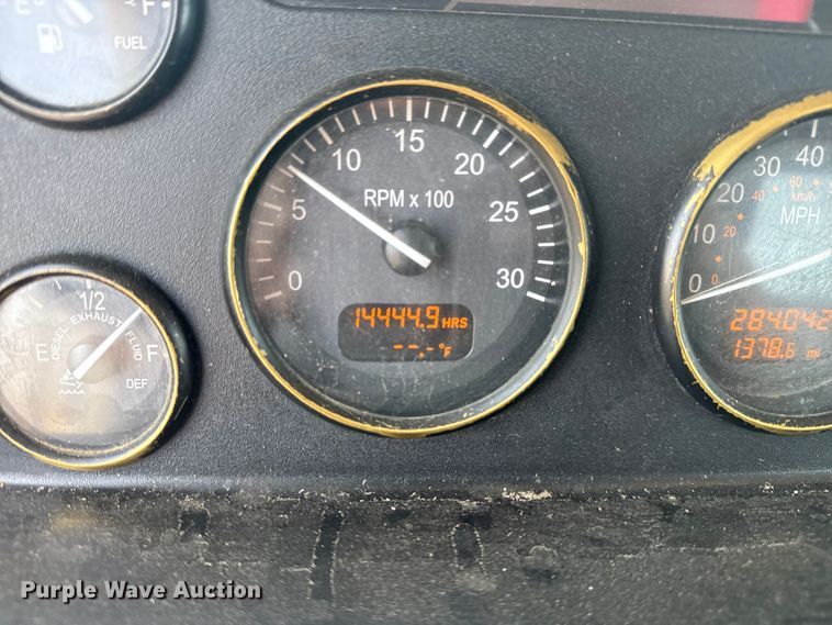 image for item DS3874 2019 Peterbilt 348 truck cab and chassis