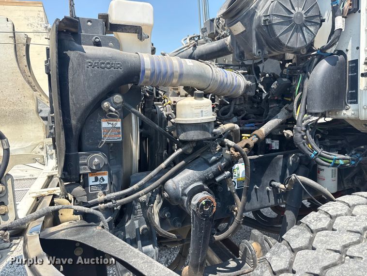 image for item DS3874 2019 Peterbilt 348 truck cab and chassis