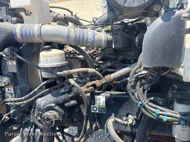 image for item DS3874 2019 Peterbilt 348 truck cab and chassis