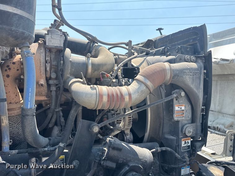 image for item DS3874 2019 Peterbilt 348 truck cab and chassis