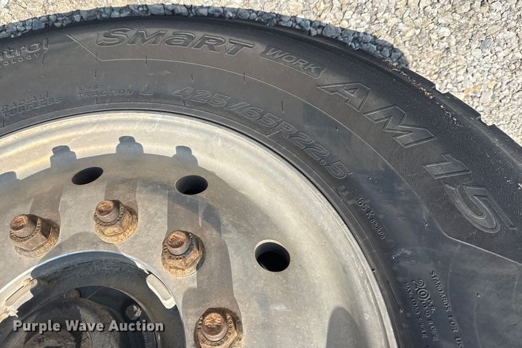 image for item DS3874 2019 Peterbilt 348 truck cab and chassis