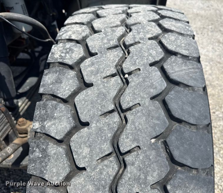 image for item DS3874 2019 Peterbilt 348 truck cab and chassis