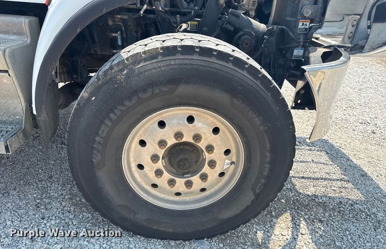 image for item DS3874 2019 Peterbilt 348 truck cab and chassis