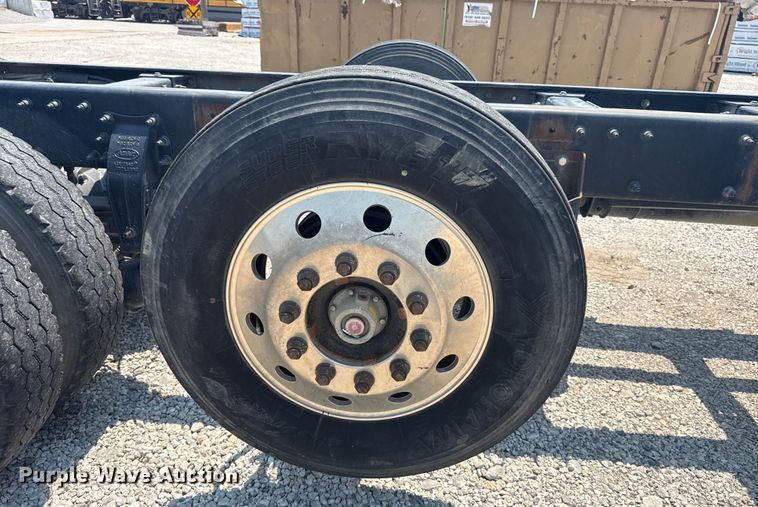 image for item DS3874 2019 Peterbilt 348 truck cab and chassis