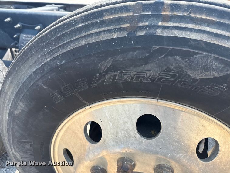 image for item DS3874 2019 Peterbilt 348 truck cab and chassis