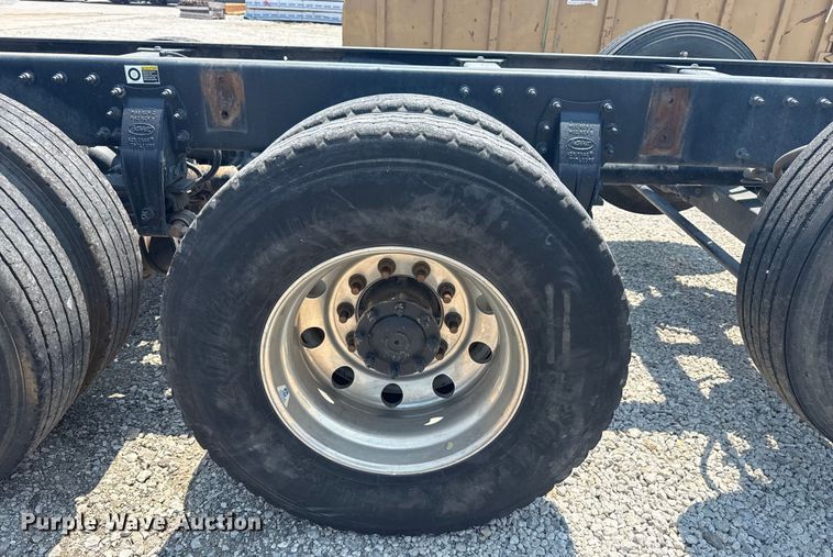 image for item DS3874 2019 Peterbilt 348 truck cab and chassis