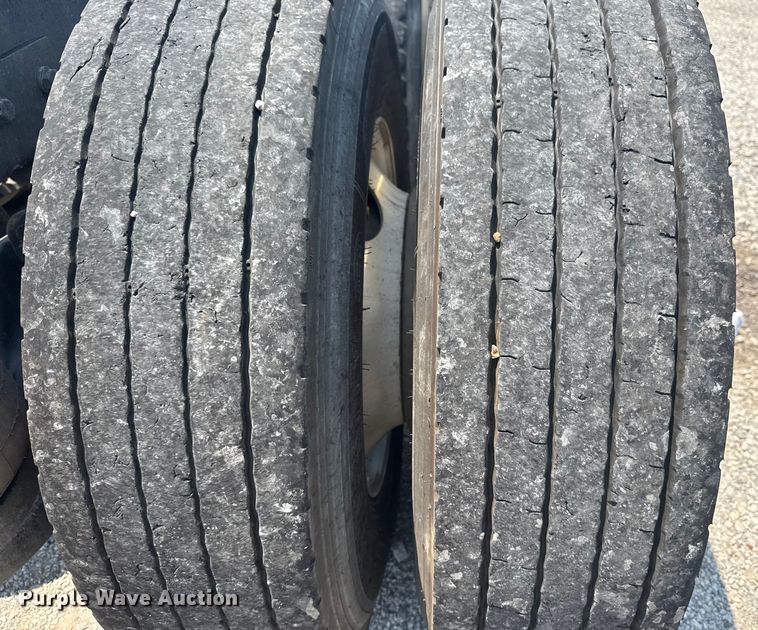 image for item DS3874 2019 Peterbilt 348 truck cab and chassis