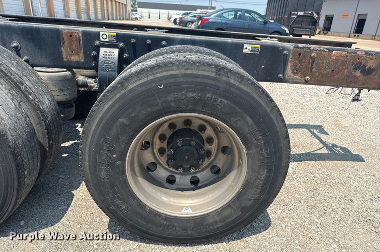 image for item DS3874 2019 Peterbilt 348 truck cab and chassis