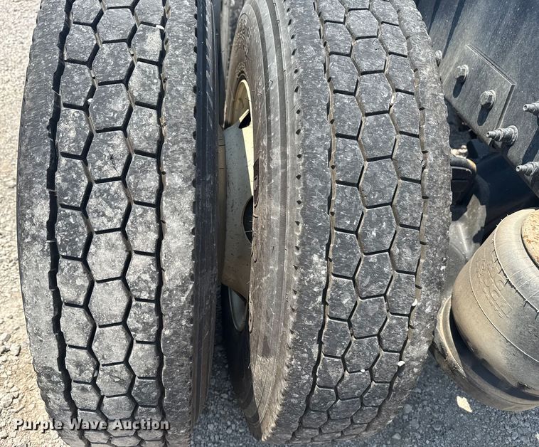 image for item DS3874 2019 Peterbilt 348 truck cab and chassis