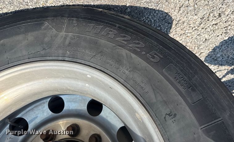 image for item DS3874 2019 Peterbilt 348 truck cab and chassis