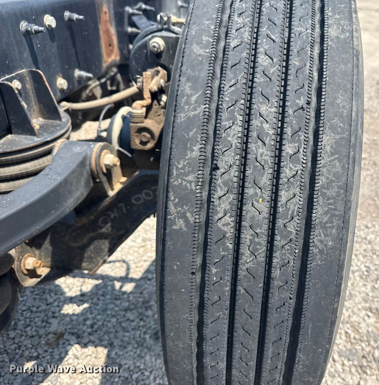 image for item DS3874 2019 Peterbilt 348 truck cab and chassis