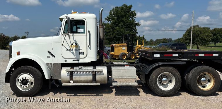 image for item DU1257 2006 Freightliner Classic  semi truck