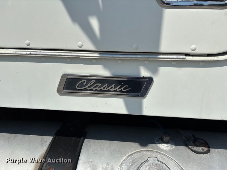 image for item DU1257 2006 Freightliner Classic  semi truck