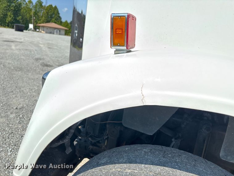 image for item DU1257 2006 Freightliner Classic  semi truck