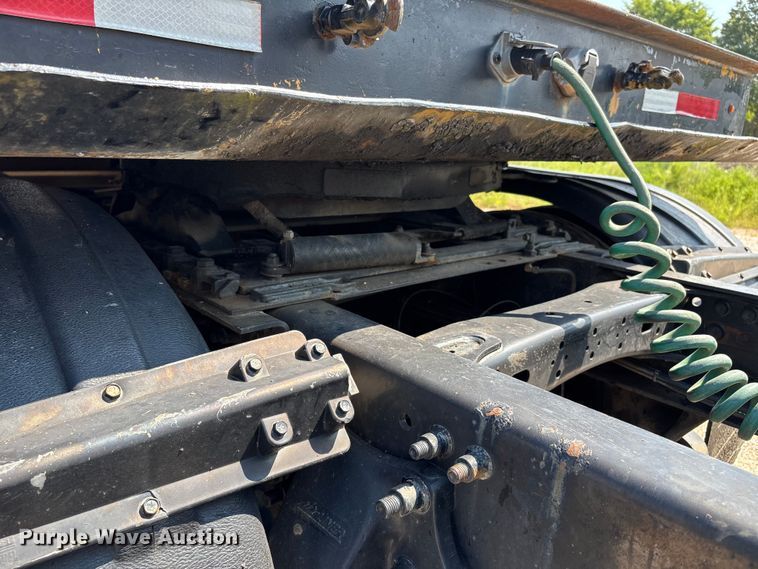 image for item DU1257 2006 Freightliner Classic  semi truck