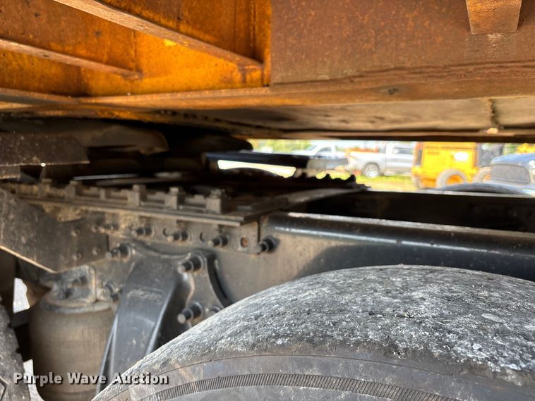 image for item DU1257 2006 Freightliner Classic  semi truck