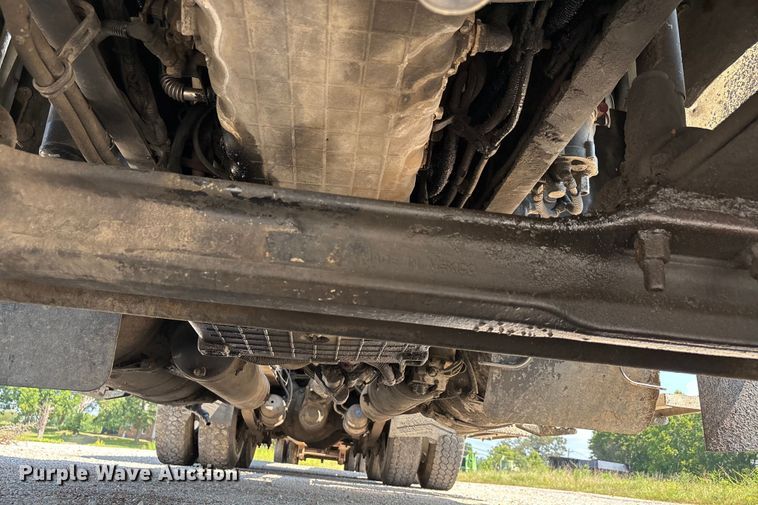 image for item DU1257 2006 Freightliner Classic  semi truck