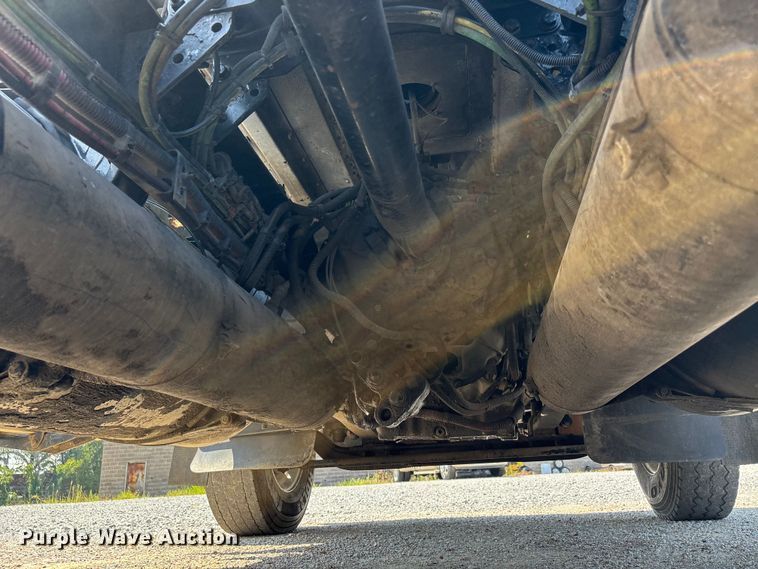 image for item DU1257 2006 Freightliner Classic  semi truck